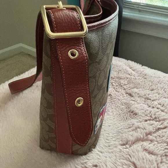 Coach X Peanuts Snoopy Elle File Signature Crossbody Bag with Character patches - Picture 5 of 16